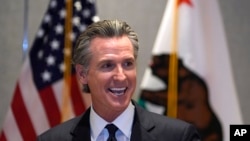 美国加州州长纽森在北京访问期间举行记者会。(2023年10月25日)