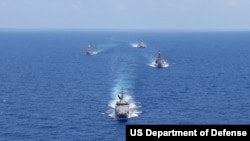 지난 4월 남중국해에서 미국, 일본, 호주, 필리핀 군이 해양협력활동(MCA) 훈련을 진행했다.