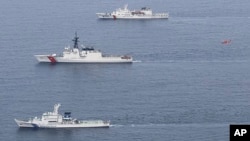 日本、美国和韩国的海警部队在日本海岸附近举行联合演习。(资料照 2024年6月6日)