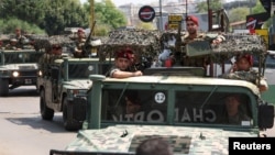 美国驻黎巴嫩大使馆发生枪击事件后,黎巴嫩警察在美国大使馆附近巡逻。 (2024年6月5日)