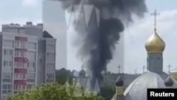 一架直升机坠入俄罗斯布良斯克州的克林奇镇。(2023年5月13日)