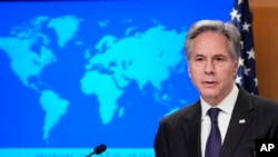 美国国务卿安东尼·布林肯2023年4月22日在国务院简报会上说明《2023年各国人权实践报告》。(美联社照片)