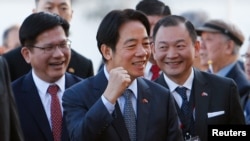 台湾副总统赖清德抵达巴拉圭，准备参加当选总统圣地亚哥·培尼亚的就职典礼。(2023年8月14日)