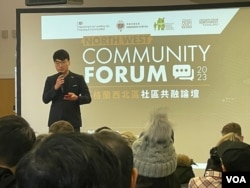 郑文杰于2023年在英国开展普及香港民主运动的讲座 (美国之音/李伯安)