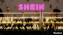 中国便宜服装品牌希音（shein）在新加坡一家商场里开设的商店。(2024年4月4日)