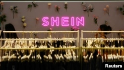中国便宜服装品牌希音(shein)在新加坡一家商场里开设的商店。(2024年4月4日)