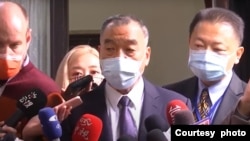 2023年2月24日,台湾国防部长邱国正在接受媒体的采访。(视频截屏)