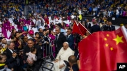 2023年9月3日,教宗方济各抵达蒙古首都乌兰巴托在草原竞技场主持弥撒。(美联社照片)