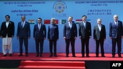 上海合作组织部分成员国的外长在印度合影。(2023年5月5日)
