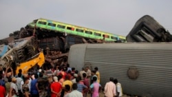 အချက်ပြစနစ်အမှားကြောင့် အိန္ဒိယရထားချင်းတိုက် လူ ၃၀၀ နီးပါးသေဆုံး အချက်ပြစနစ်အမှားကြောင့် အိန္ဒိယရထားချင်းတိုက် လူ ၃၀၀ နီးပါးသေဆုံး