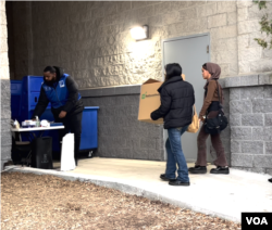 Barang-barang yang dijual di toko barang bekas, sebagian besar adalah dari donasi masyarakat.