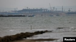 资料照:从台湾金门岛可以看到中国福建正在兴建的厦门翔安国际机场建筑工地。(2023年12月20日)