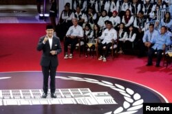Mantan Gubernur DKI Jakarta dan capres Anies Baswedan dalam debat yang disiarkan televisi dari markas KPU Jakarta, 12 Desember 2023. (REUTERS/Ajeng Dinar Ulfiana)