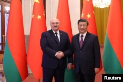 中国领导人习近平在北京人大会堂与到访的白俄罗斯总统卢卡申科举行会谈。(2023年3月1日)