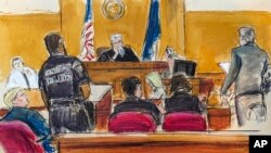 资料图片:法庭素描显示,在曼哈顿刑事法院,法官默臣坐在法官席上听取陪审团代表宣读前总统特朗普封口费案的有罪裁决。(2024年5月30日)