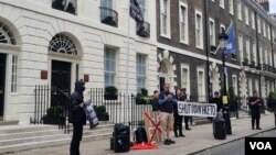 香港监察(HK Watch)的执行总监罗杰斯(Benedict Rogers)在纪念五年前百万港人走上街头抗争日的现场发表讲话,称赞港人抗争者的决心和奉献精神。(美国之音李伯安)