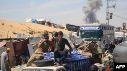 流离失所的巴勒斯坦人在以色列的轰炸中迁入加沙南部拉法。(2024年5月31日)