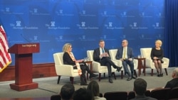 3月19日乔治城大学教授马修·克罗尼格(Matthew Kroenig)和大西洋理事会高级主任丹·内格里亚(Dan Negrea)在传统基金会(Heritage Foundation)举办的新书座谈会上讨论《我们赢,他们输,美国共和党外交政策与新冷战》(美国之音记者薛小山拍摄)