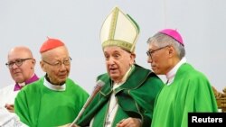 2023 年 9 月 3 日,教宗方济各在乌兰巴托的使徒之旅中参加了草原竞技场的弥撒圣祭。(梵蒂冈媒体/路透社)