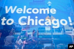Para pengunjuk rasa berkumpul untuk berbaris menuju Konvensi Nasional Demokrat, Senin, 19 Agustus 2024, di Chicago. (Noah Berger/AP)