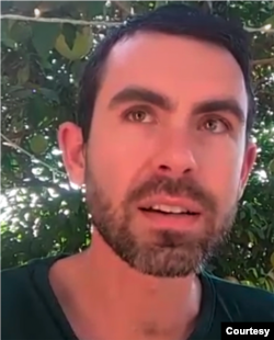 前中国事务专家、现于一家位于北部以色列高科技公司担任财务主管职的巧曙明(Sam Chester)。 (美国之音视讯采访截图)