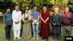 西藏流亡议会成员会晤查谟和克什米尔阿普尼党主席赛义德·穆罕默德·阿尔塔夫·布哈里(Syed Mohammad Altaf Bukhari)及高级副主席古拉姆·哈桑·米尔(Ghulam Hassan Mir)。