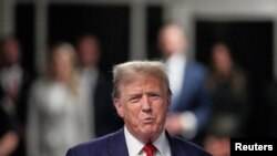 Mantan Presiden AS Donald Trump berbicara kepada wartawan di gedung Mahkamah Agung New York pada 30 April 2024. (Foto: Curtis Means/Pool via Reuters)