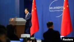 资料照:被称为“战狼”的时任中国外交部发言人赵立坚在记者会上。(2022年3月18日)