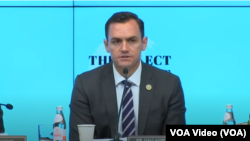 美国会众议院中国特设委员会主席加拉格尔(Mike Gallagher)在纽约举行的有关中共对美国金融稳定的威胁的听证会上(2023年9月12日)