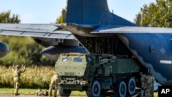 资料照片:美国的“海马斯”高机动多管火箭炮系统。