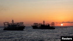 资料照:在南中国海仁爱礁附近的中国海上民兵船只。(2024年3月5日)