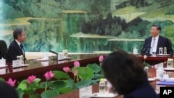 资料照:美国国务卿布林肯在访问北京期间与中国领导人习近平在人大会堂举行会谈。(2023年6月19日)