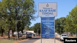 位于澳大利亚北领地凯瑟琳镇附近的澳大利亚皇家空军廷德尔基地入口处。(2024年7月17日)
