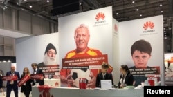 资料照片：德国基督教民主联盟在汉堡召开党代会期间，华为在赞助商区设立的展台。(2018年12月7日)