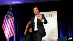 美国共和党总统候选人竞逐者拉马斯瓦米(Vivek Ramaswamy)在密西根州举行的集会上讲话。(2023年8月14日)