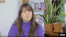 公民实验室研究员戈兹德·博库。(美国之音乔纳森·斯皮尔拍摄)