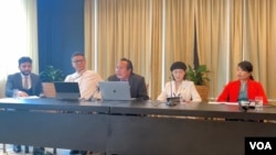 世界公民法院2024年7月8-12日在荷兰海牙开庭审理中国国家主席习近平涉嫌犯有“反人类罪、种族灭绝罪和侵略罪”的案子。出庭作证的人权活动人士有格桑多吉(左二),藏族政治家,西藏流亡政府官员;恩赫巴图·陶格楚格(左三),蒙古族人权活动家,南蒙古人权信息中心(SMHRIC)创始人和主任;盛雪(左四),加拿大华裔人权活动家,民主中国阵线副主席;艾米·易(左五),前《金融时报》记者,著有《远离世界屋脊:在四大洲之间的藏人难民旅行记》 (南蒙古人权信息中心提供)