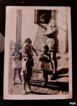 在基布兹的托儿所,本尼是以色列第一位男保育员。(博伊特·劳布提供)