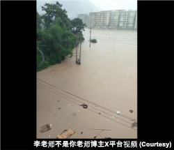 2024年7月11日,中国四川重庆垫江县遭暴雨袭击被洪水淹。(李老师不是你老师博主X平台视频截图)