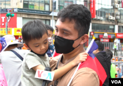 位于基隆的市民朱均宏 (美国之音/方琦)