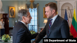 美国国务卿布林肯2023年3月6日与到访的立陶宛外长兰茨贝尔吉斯(Gabrielius Landsbergis)举行会谈。(照片来自布林肯的推特账号)