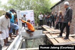Proyek bantuan rumah panel instan di Bedono, Demak yang sering tenggelam akibat kenaikan muka air laut. (Foto: Humas Jateng)