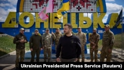 乌克兰总统泽连斯基视察乌克兰东部顿涅斯克地区前线。(2024年4月19日)