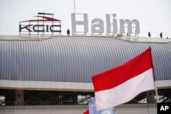 Stasiun Halim saat pembangunannya jelang uji operasional kereta cepat Jakarta-Bandung pada September, di Jakarta, Sabtu, 12 Agustus 2023. (Foto: AP) 