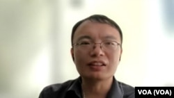 位于纽约的旅美律师、中国民主党全国委员会执行长陈闯创(美国之音视频采访截图)