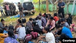 လူမှောင်ခိုသမား စွန့်ပစ်သွားတဲ့ တရားမဝင် မြန်မာ တရာကျော် ထိုင်းရဲဖမ်းဆီးစဥ် (photo: Thai Police)