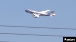 资料照片:一架波音E-4B“末日飞机”从美国马里兰州安德鲁斯联合基地起飞。(2022年5月11日)