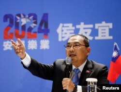 台湾在野党国民党总统候选人侯友宜在新台北市举行的记者会上讲话。(2024年1月11日)