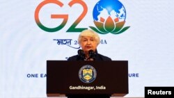 美国财政部长珍妮特·耶伦于2023年7月16日在印度甘地讷格尔举行的G20财长和央行行长会议期间在新闻发布会上发表讲话。(路透社照片)