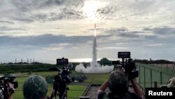 在台湾屏东举行的军演中,台湾军人进行爱国者PAC-2地对空导弹射击操演。(2024年8月20日视频截图)